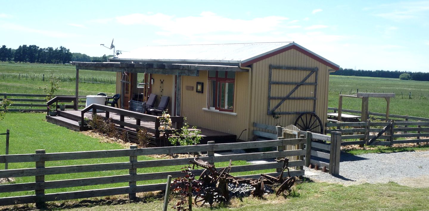 Country Cabin Rental with a Veranda in the Southern Alps, New Zealand