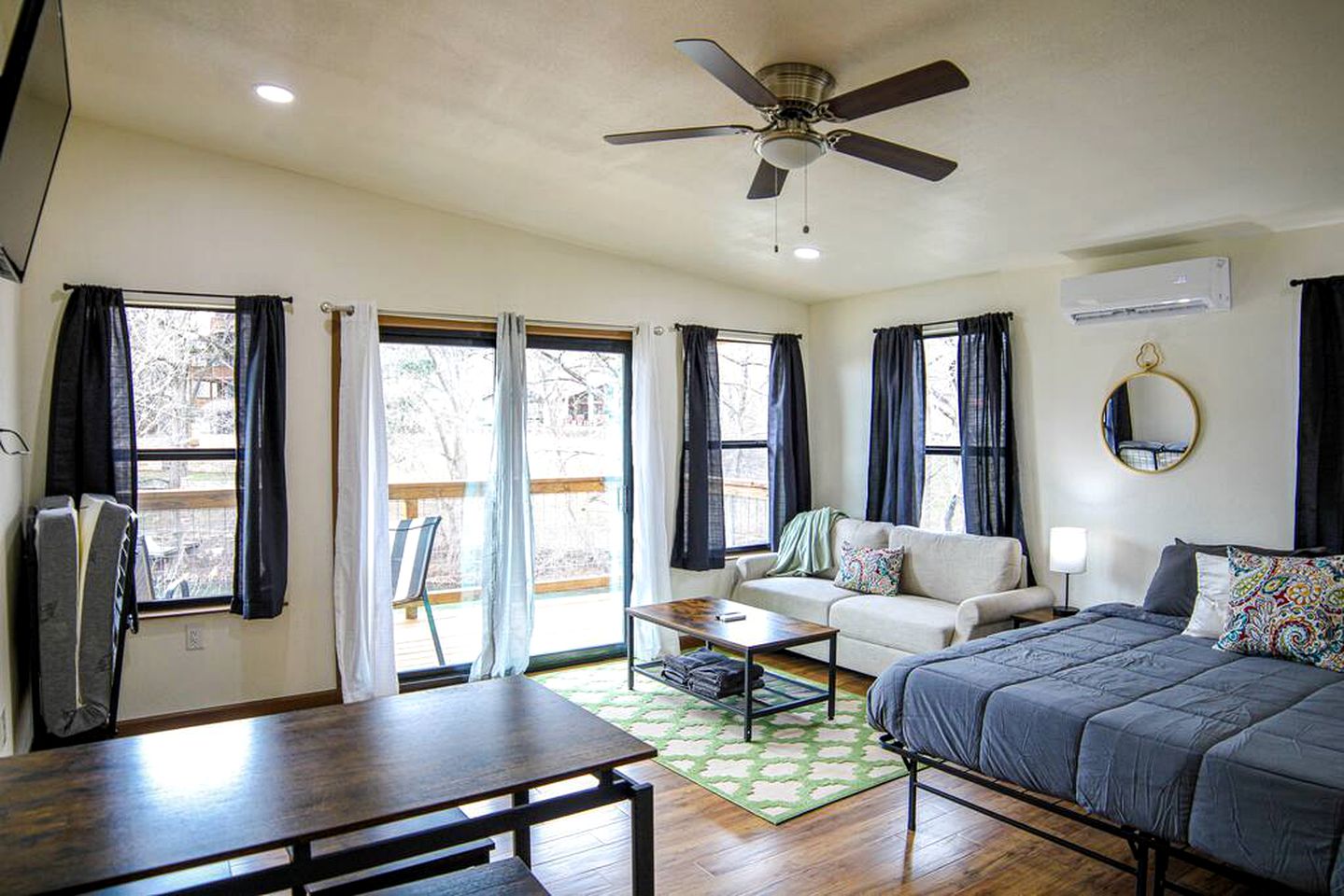 Riverfront Cabin on the Guadalupe River, for Lovely Family Vacations in New Braunfels, Texas
