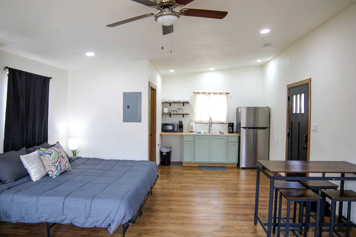 Riverfront Cabin on the Guadalupe River, for Lovely Family Vacations in New Braunfels, Texas