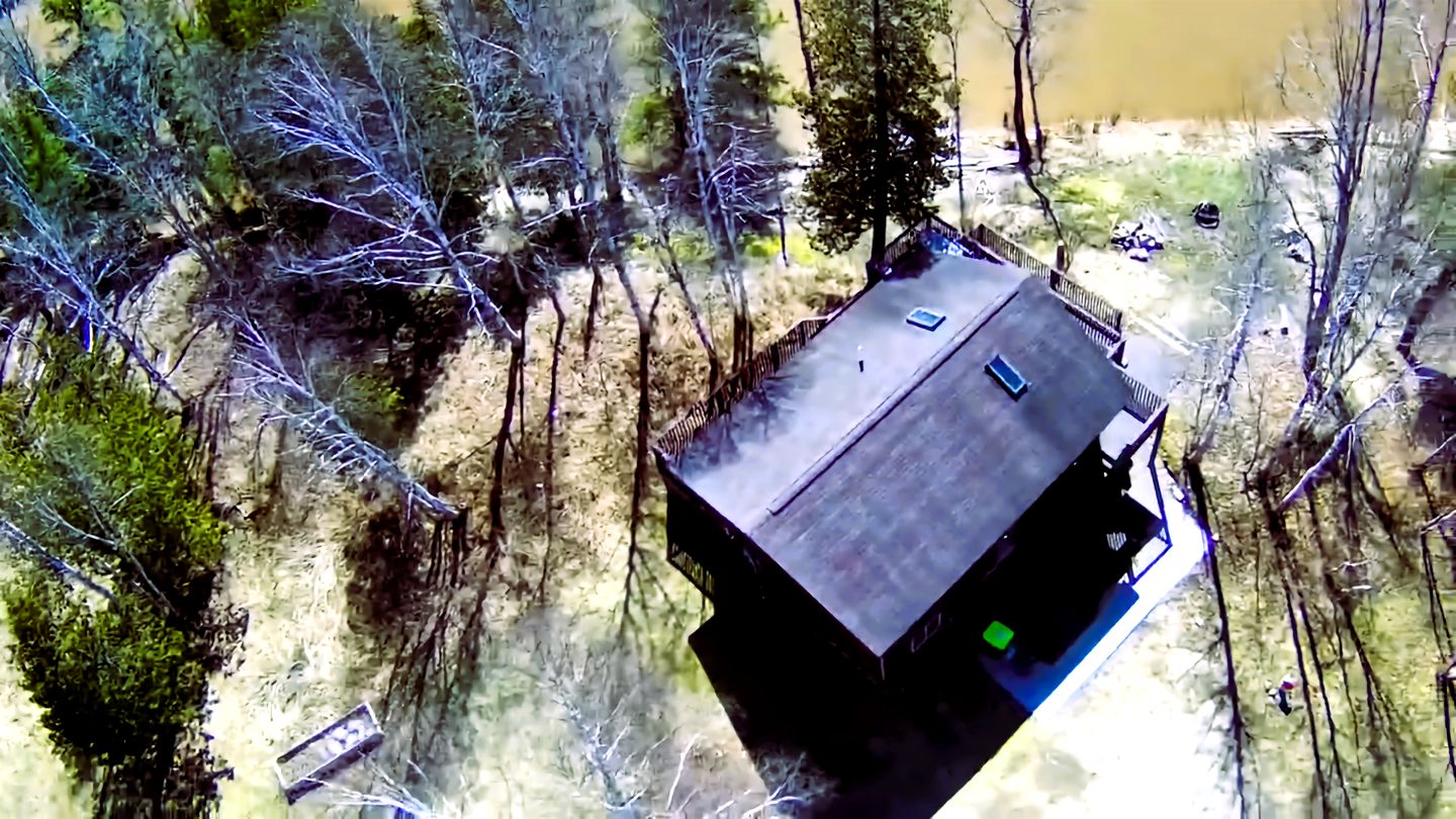 Riverfront Cabin Incredible for Outdoor Enthusiasts with Kayaks in Hessel, Michigan