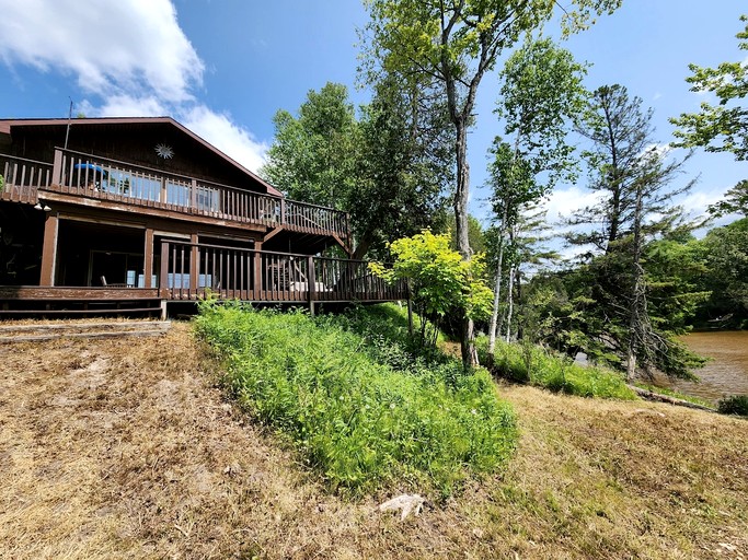 Cabins (United States of America, Hessel, Michigan)