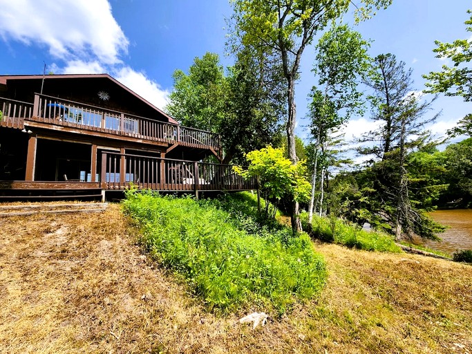 Riverfront Cabin Incredible for Outdoor Enthusiasts with Kayaks in Hessel, Michigan