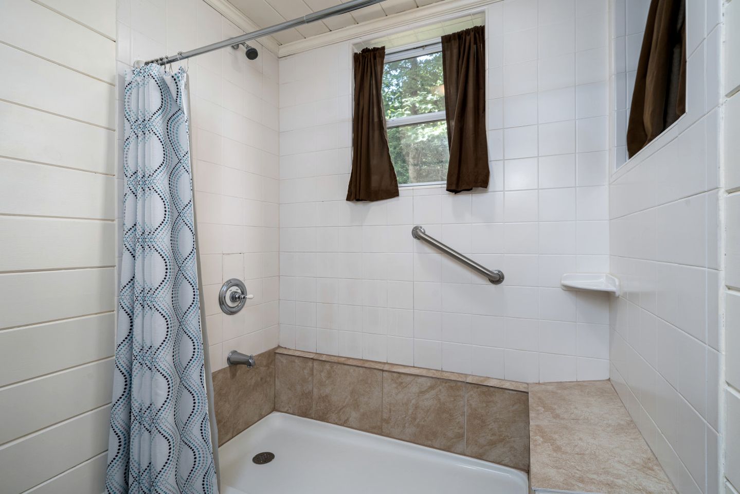 Luxury Three-Story Riverfront Cabin Rental for Groups in Blue Ridge Region of Georgia