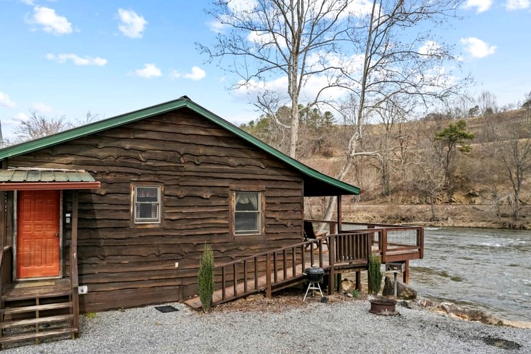 Glorious Wooden Cabin Surrounded by Trees in Sylva, North Carolina