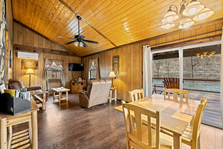 Cabins (United States of America, Sylva, North Carolina)
