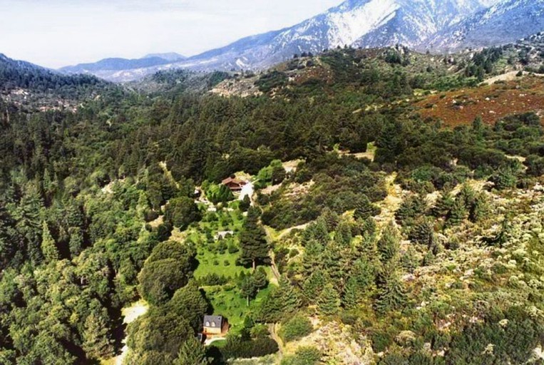 Log Cabins (Angelus Oaks, California, United States)