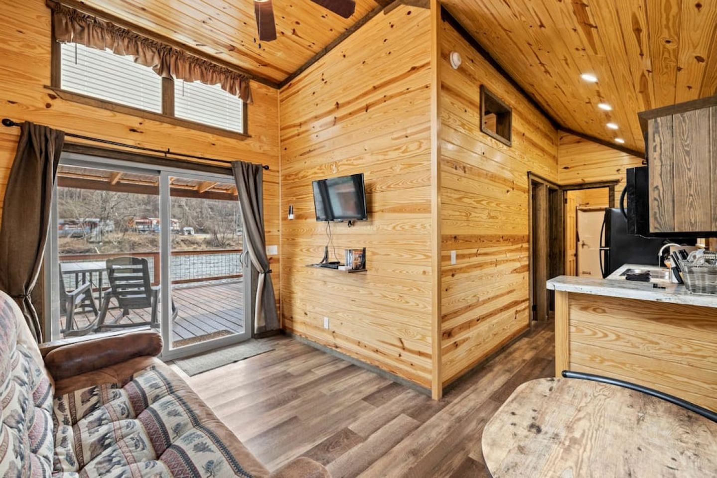 Outstanding Tiny House with Fire Pit and Barbecue in Sylva, North Carolina