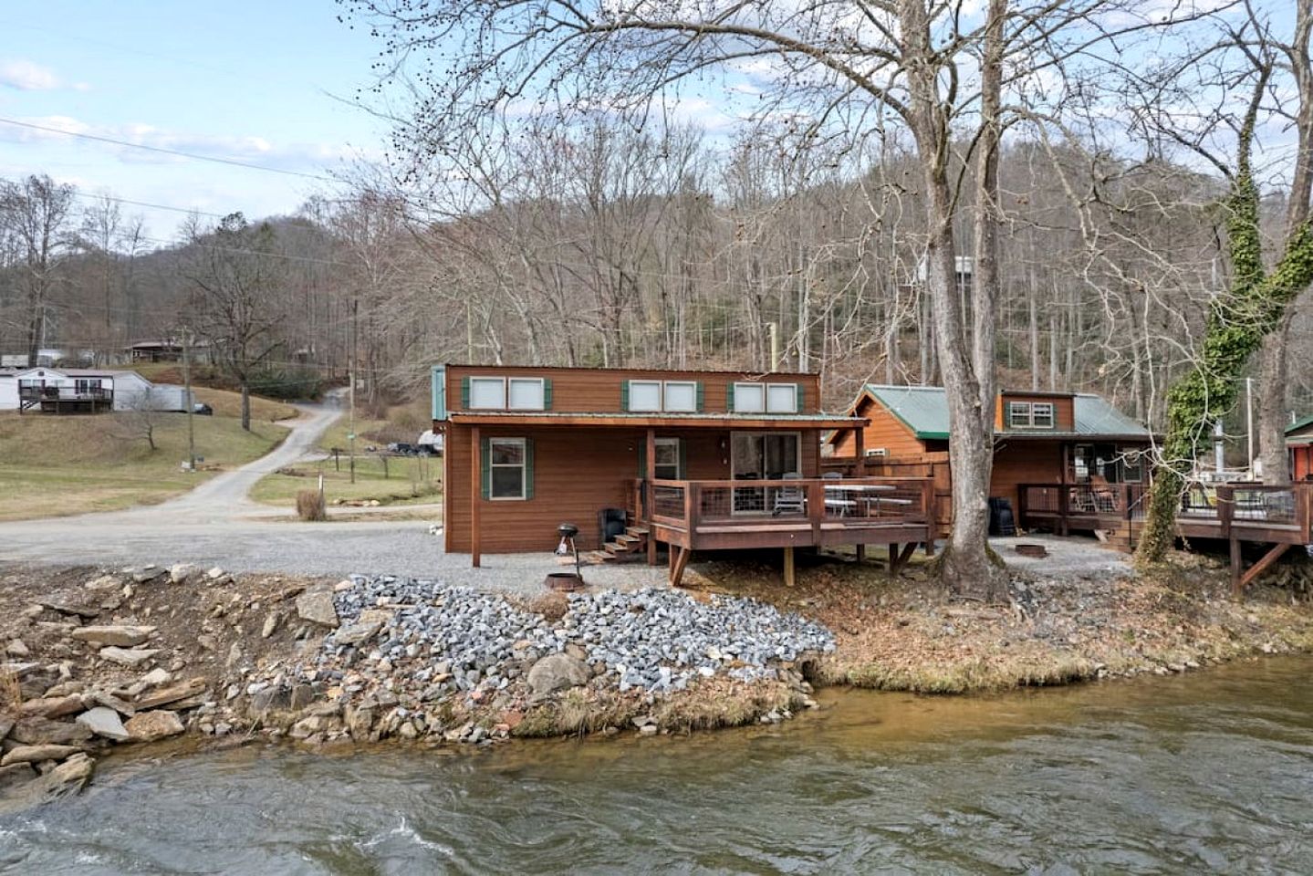 Outstanding Tiny House with Fire Pit and Barbecue in Sylva, North Carolina