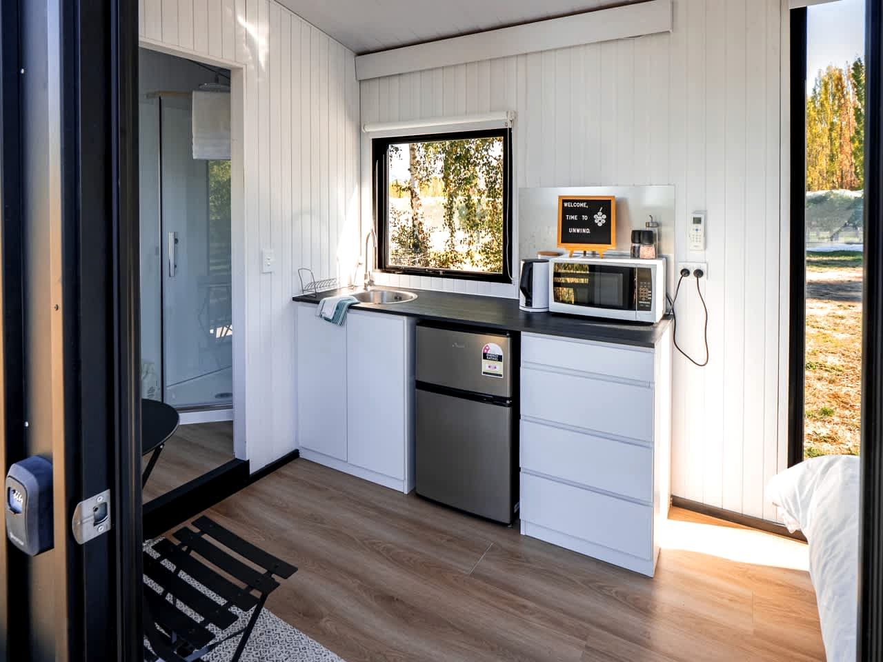 Riverfront Tiny House Perfect for a Couple Getaway in Clyde, South Island