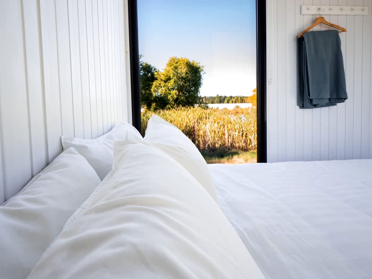 Riverfront Tiny House Perfect for a Couple Getaway in Clyde, South Island