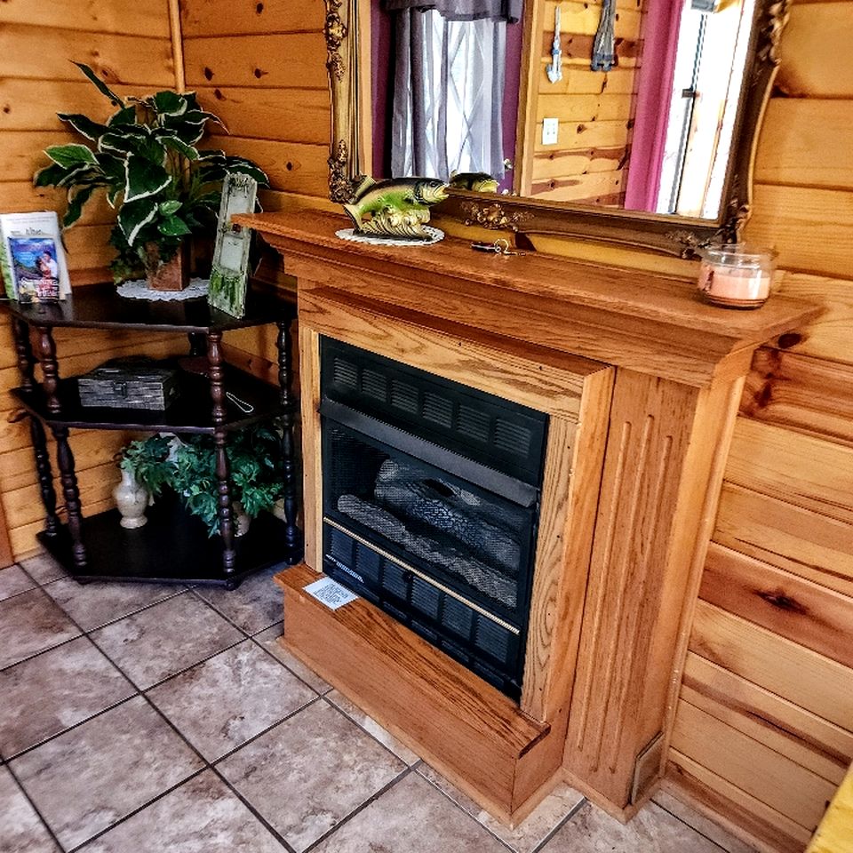 Riverfront Vacation Rental with Gas Fireplace in Eureka Springs, Arkansas