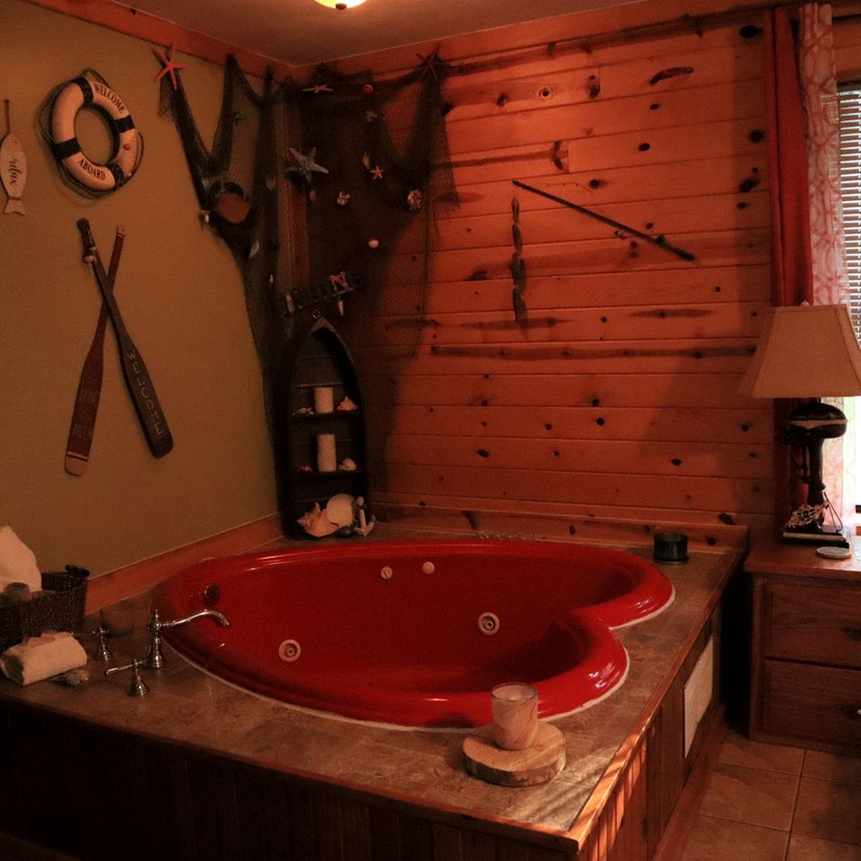 Riverfront Vacation Rental with Gas Fireplace in Eureka Springs, Arkansas