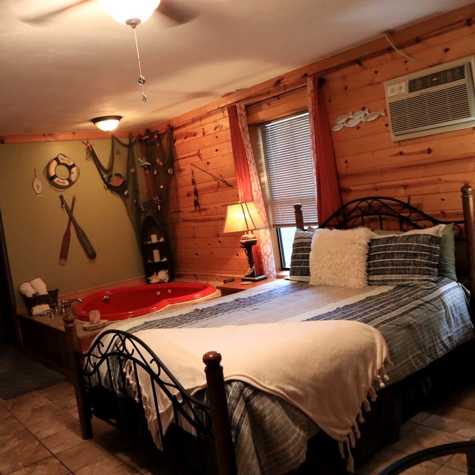 Riverfront Vacation Rental with Gas Fireplace in Eureka Springs, Arkansas