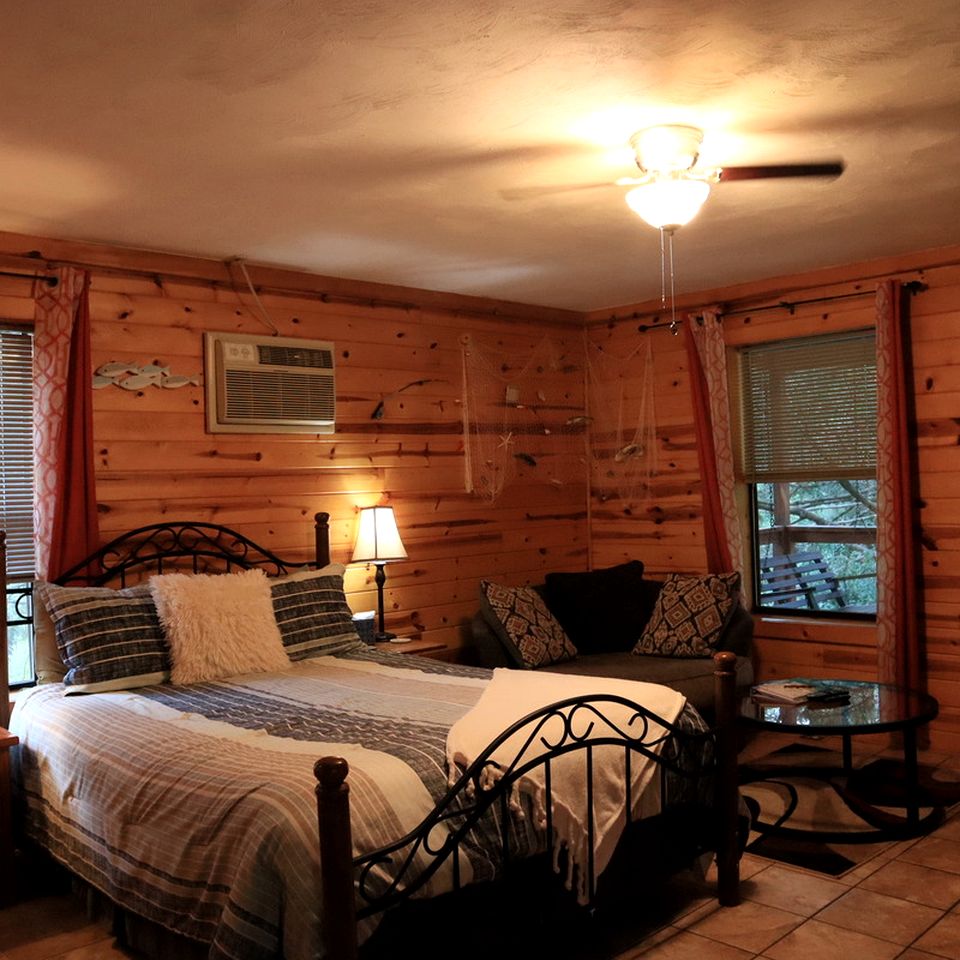 Riverfront Vacation Rental with Gas Fireplace in Eureka Springs, Arkansas