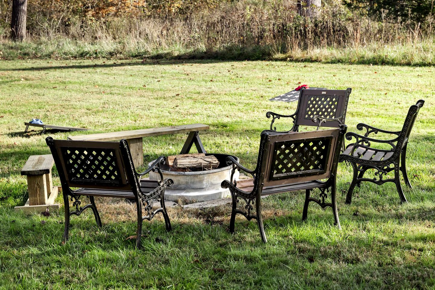 Creekfront Luminous Cottage Beautifully Design with Private Deck and Fire Pit in WV
