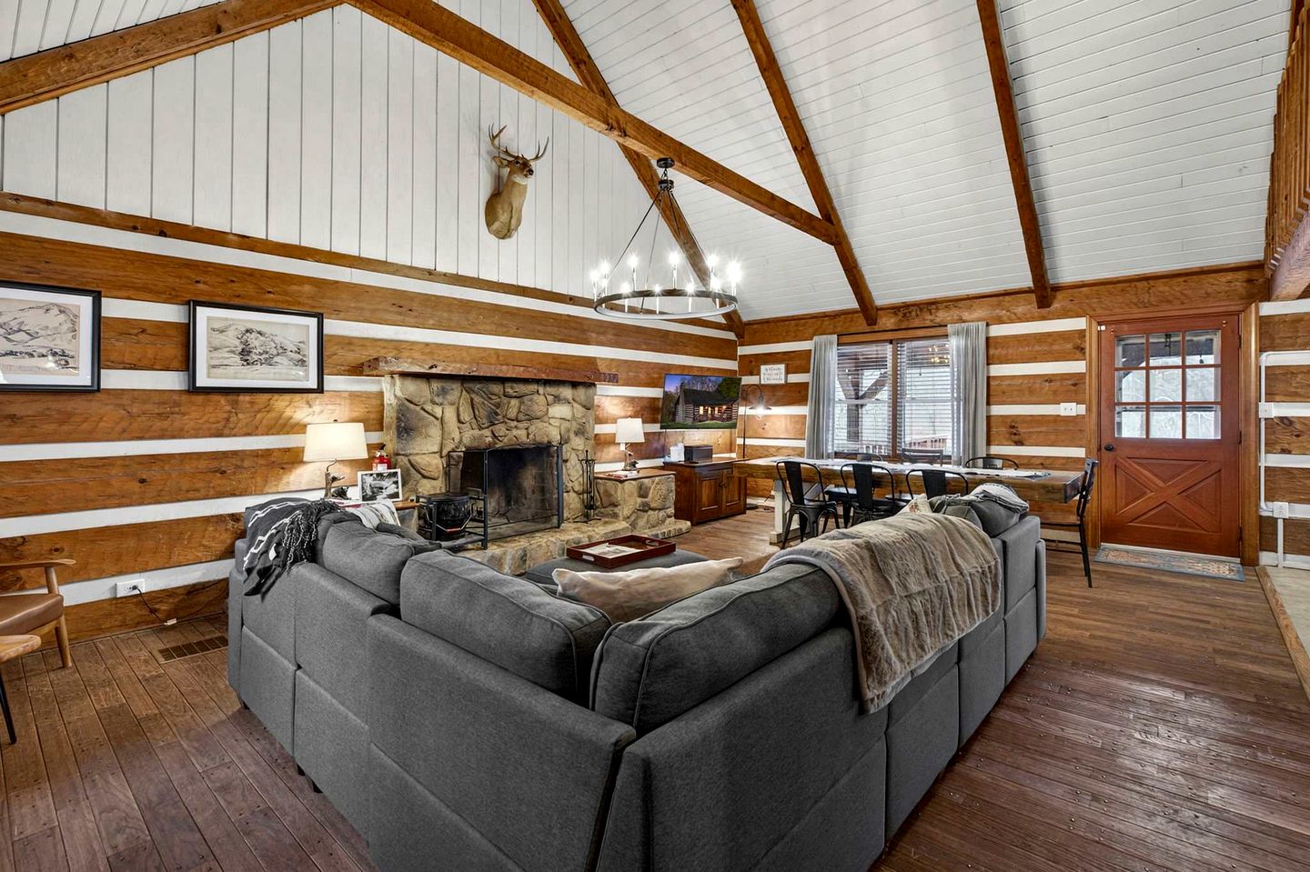 Spacious Riverfront Cabin with Hot Tub Near Shenandoah River, Maurertown, Virginia