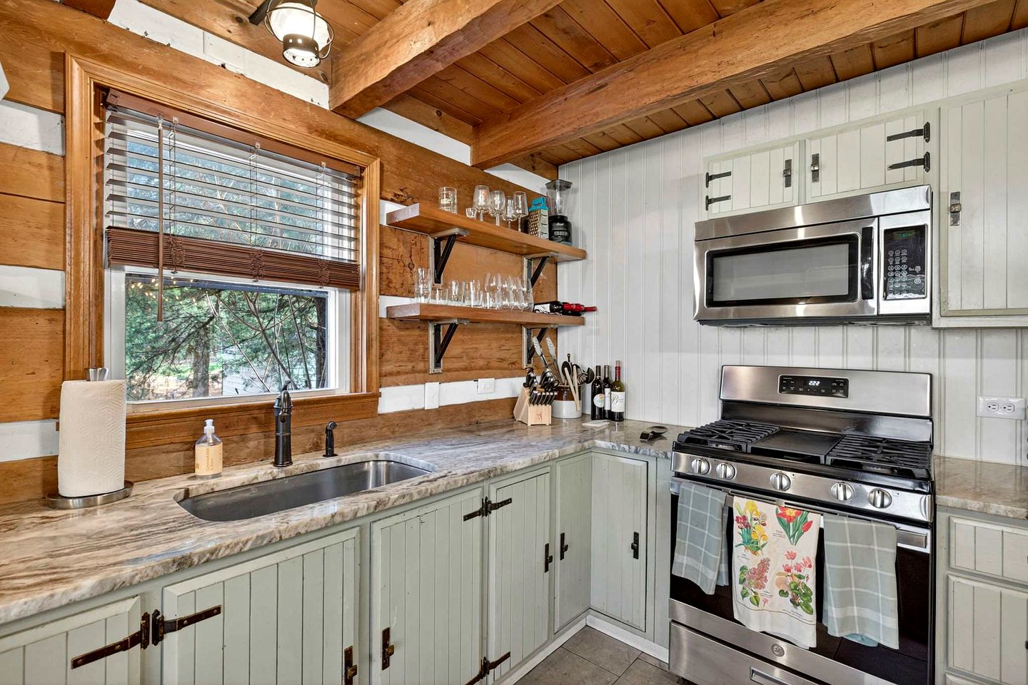 Spacious Riverfront Cabin with Hot Tub Near Shenandoah River, Maurertown, Virginia