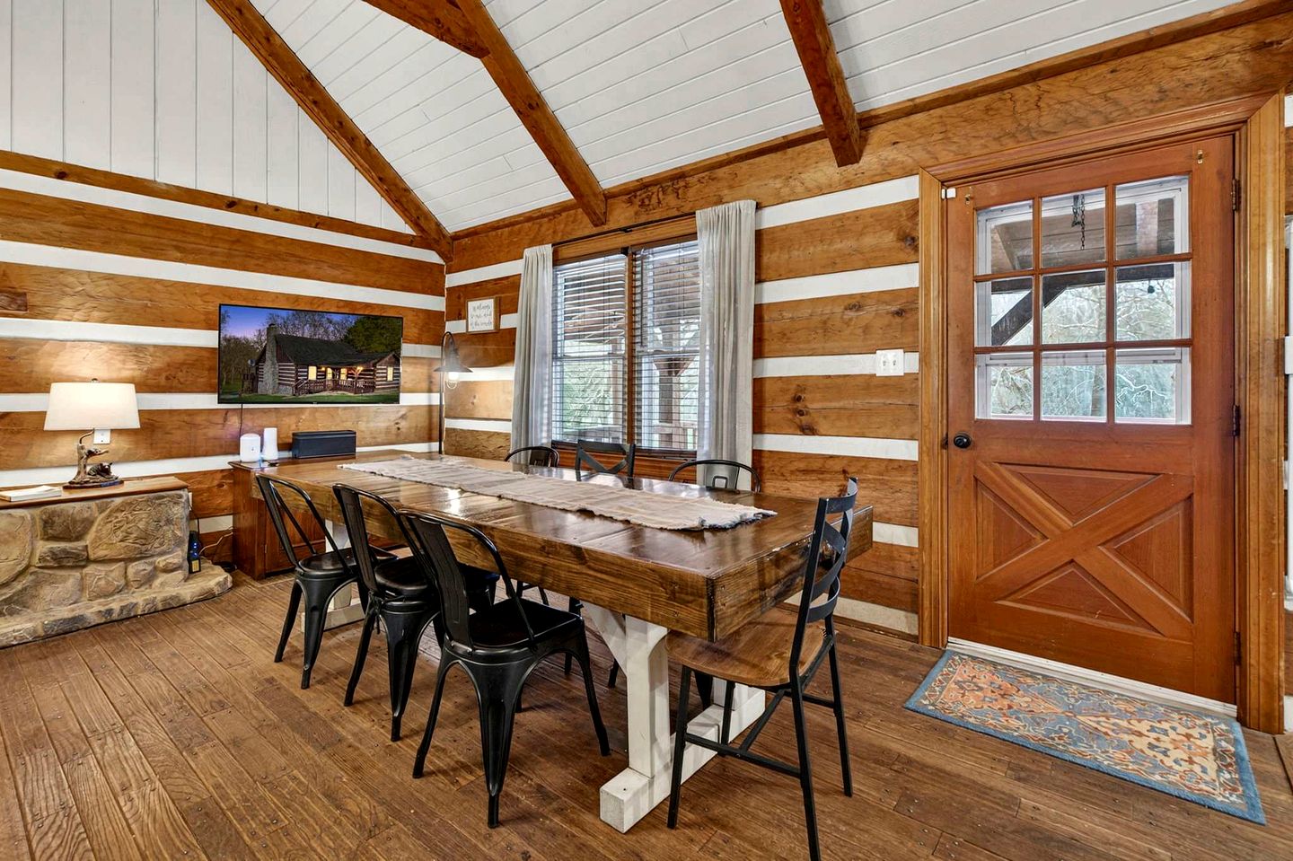 Spacious Riverfront Cabin with Hot Tub Near Shenandoah River, Maurertown, Virginia