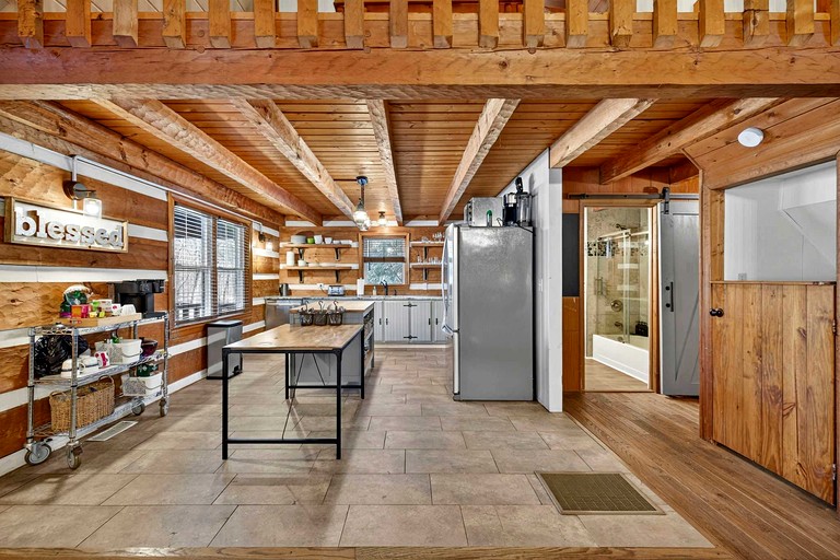 Cabins (United States of America, Maurertown, Virginia)