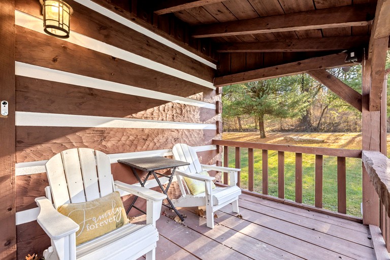 Cabins (United States of America, Maurertown, Virginia)