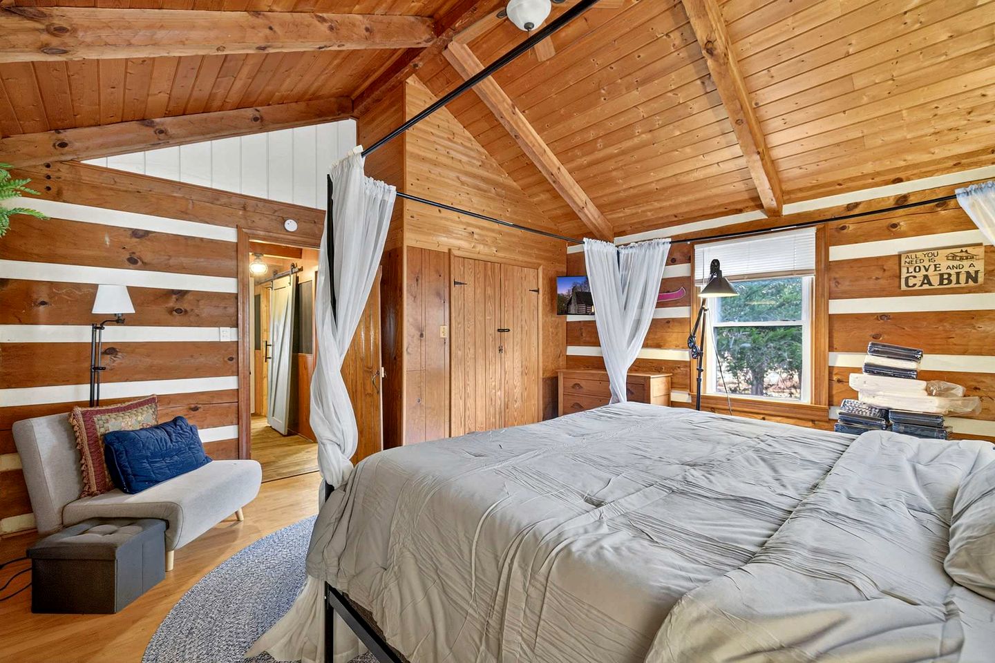 Spacious Riverfront Cabin with Hot Tub Near Shenandoah River, Maurertown, Virginia