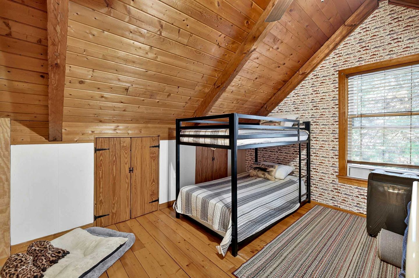 Spacious Riverfront Cabin with Hot Tub Near Shenandoah River, Maurertown, Virginia