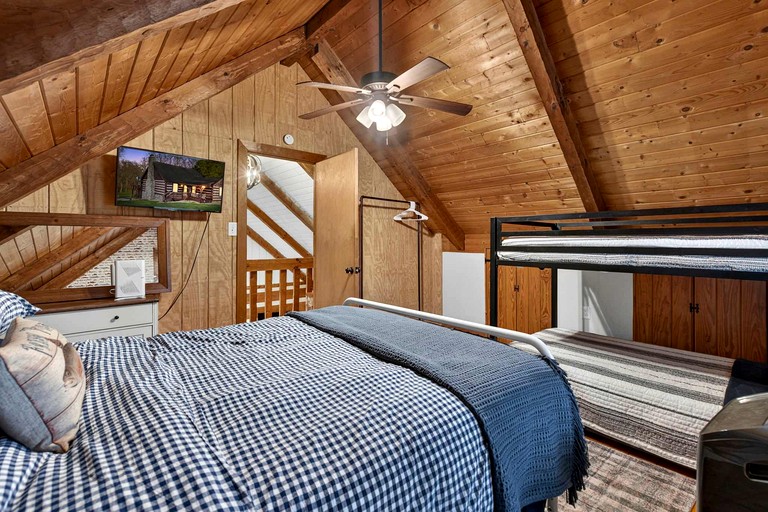 Cabins (United States of America, Maurertown, Virginia)