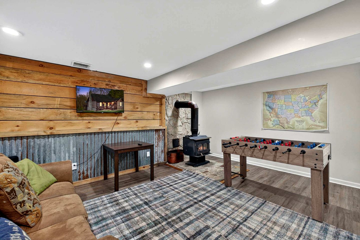 Spacious Riverfront Cabin with Hot Tub Near Shenandoah River, Maurertown, Virginia