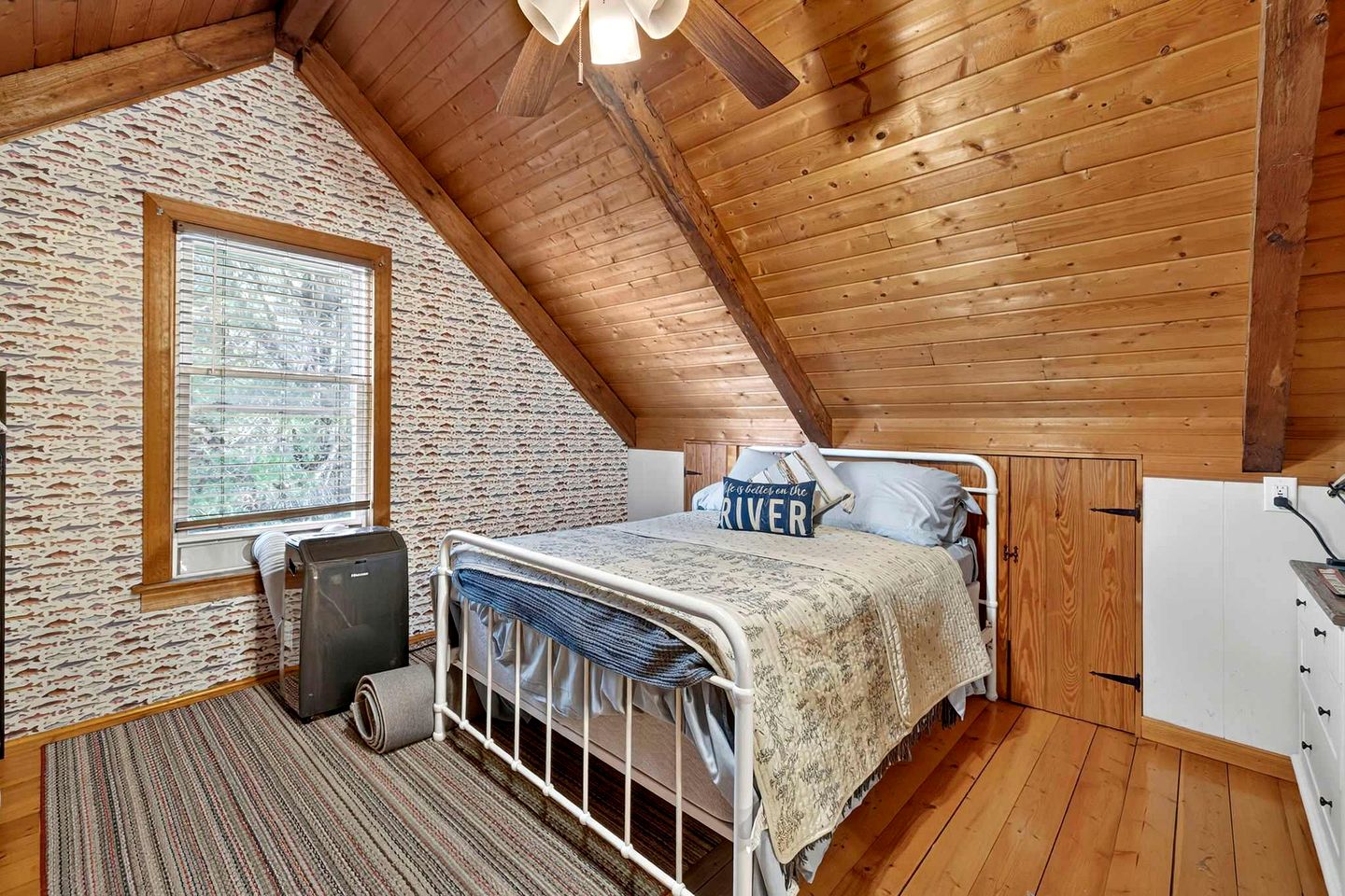 Spacious Riverfront Cabin with Hot Tub Near Shenandoah River, Maurertown, Virginia