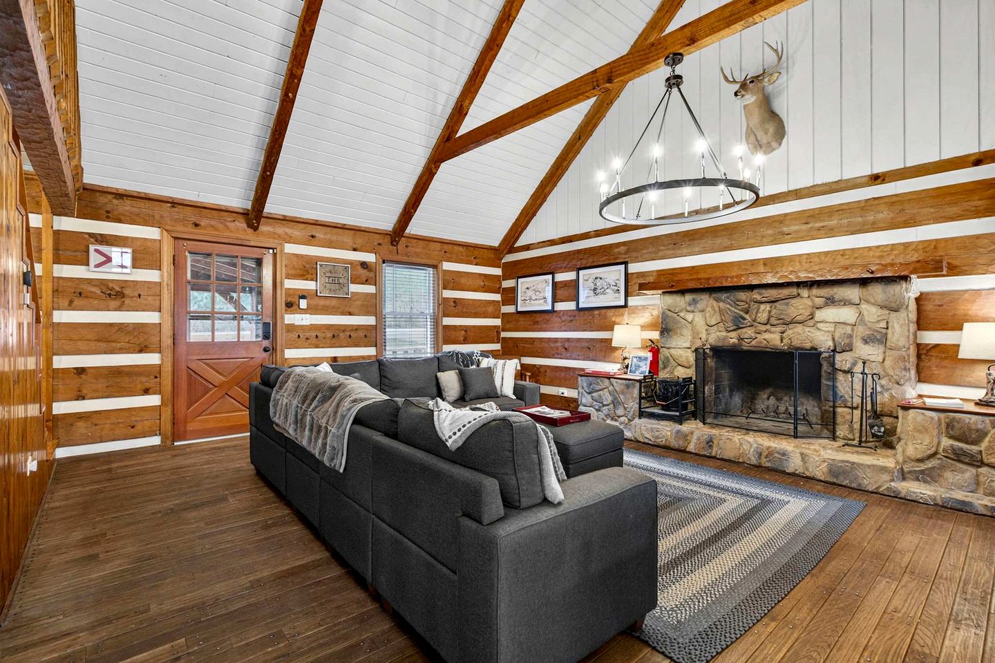 Spacious Riverfront Cabin with Hot Tub Near Shenandoah River, Maurertown, Virginia