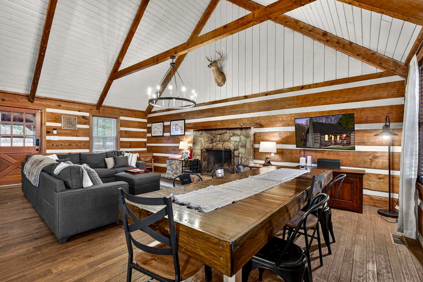 Spacious Riverfront Cabin with Hot Tub Near Shenandoah River, Maurertown, Virginia