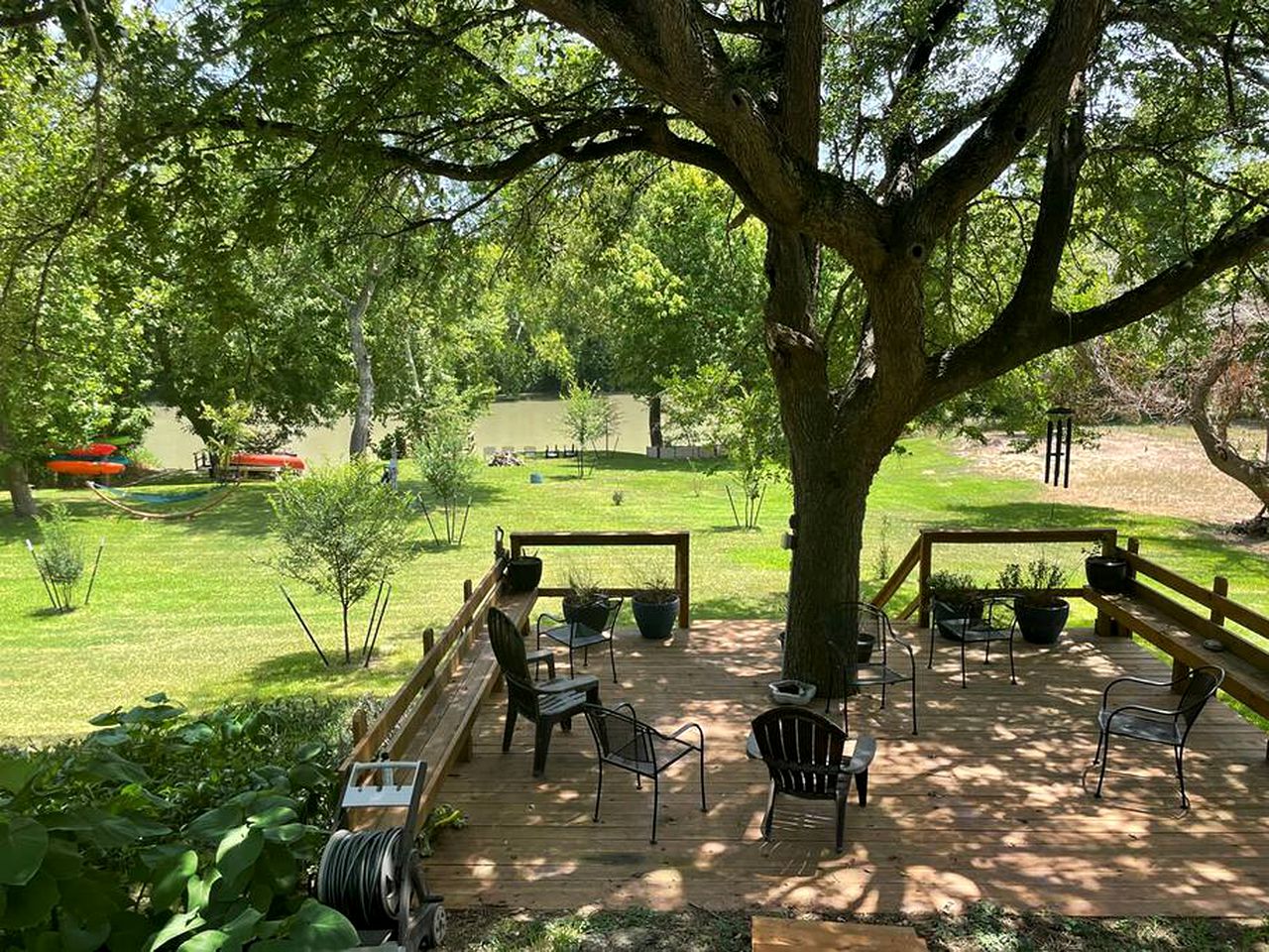 Riverside Cozy Haven: Pet-Friendly Cabin on the Colorado River, Bastrop, Texas