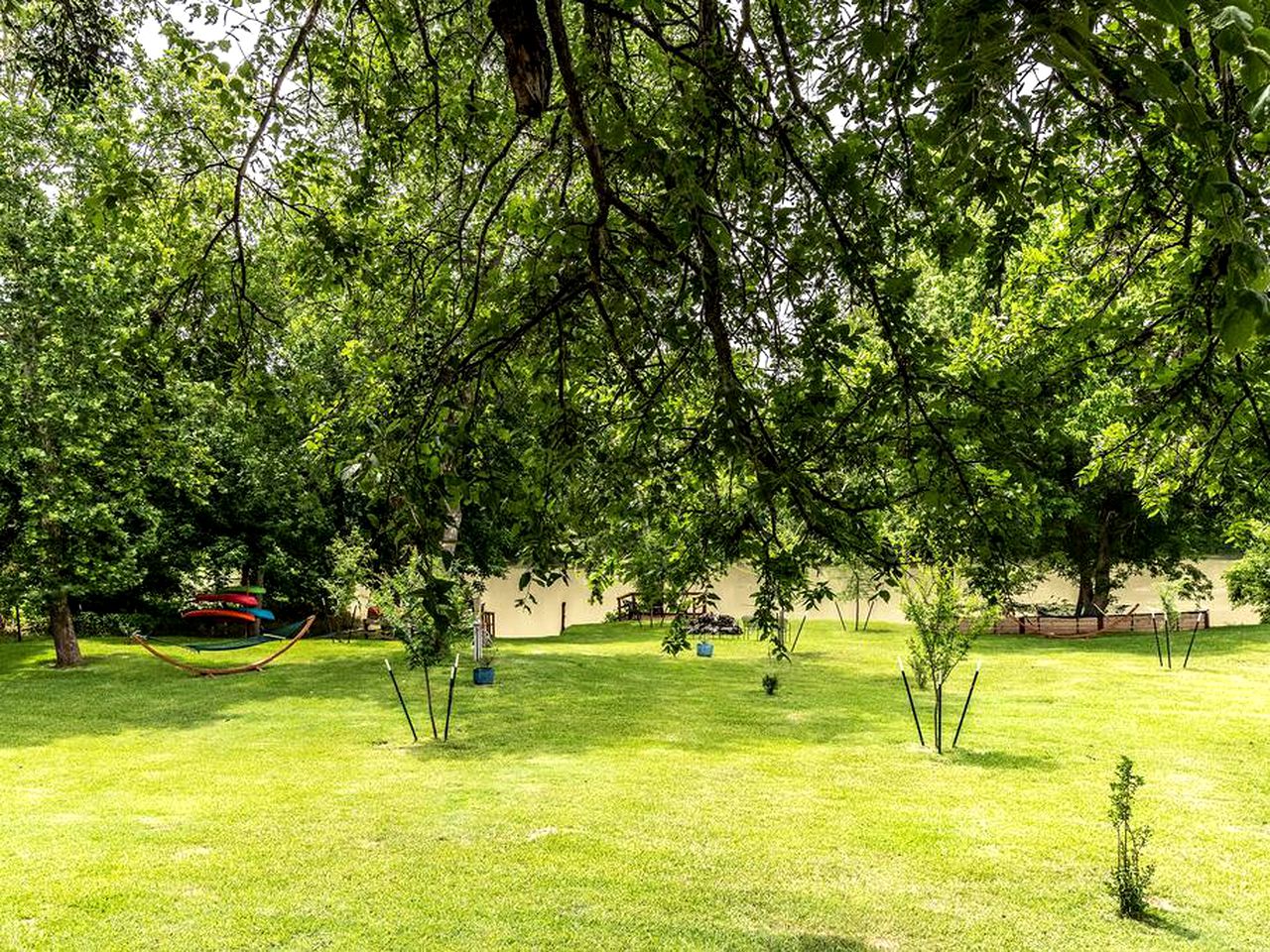 Riverside Cozy Haven: Pet-Friendly Cabin on the Colorado River, Bastrop, Texas