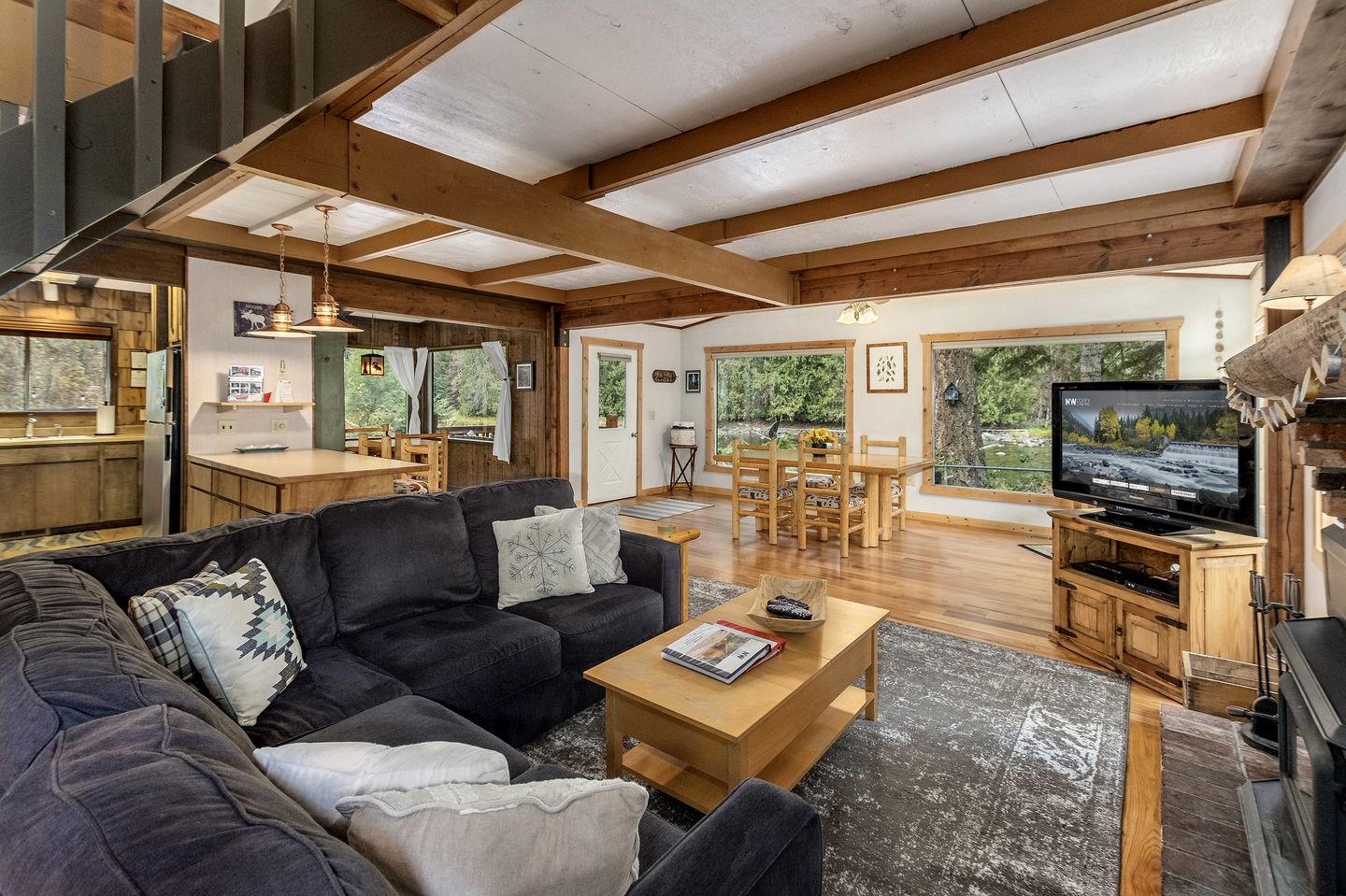 Pet-Friendly Cabin Wonderful for a Romantic Getaway in Leavenworth, Washington