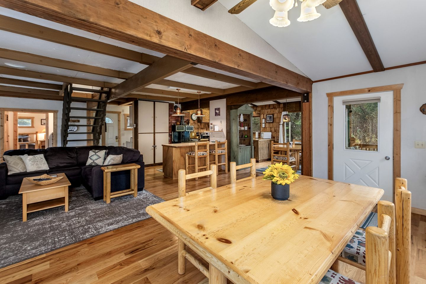 Pet-Friendly Cabin Wonderful for a Romantic Getaway in Leavenworth, Washington