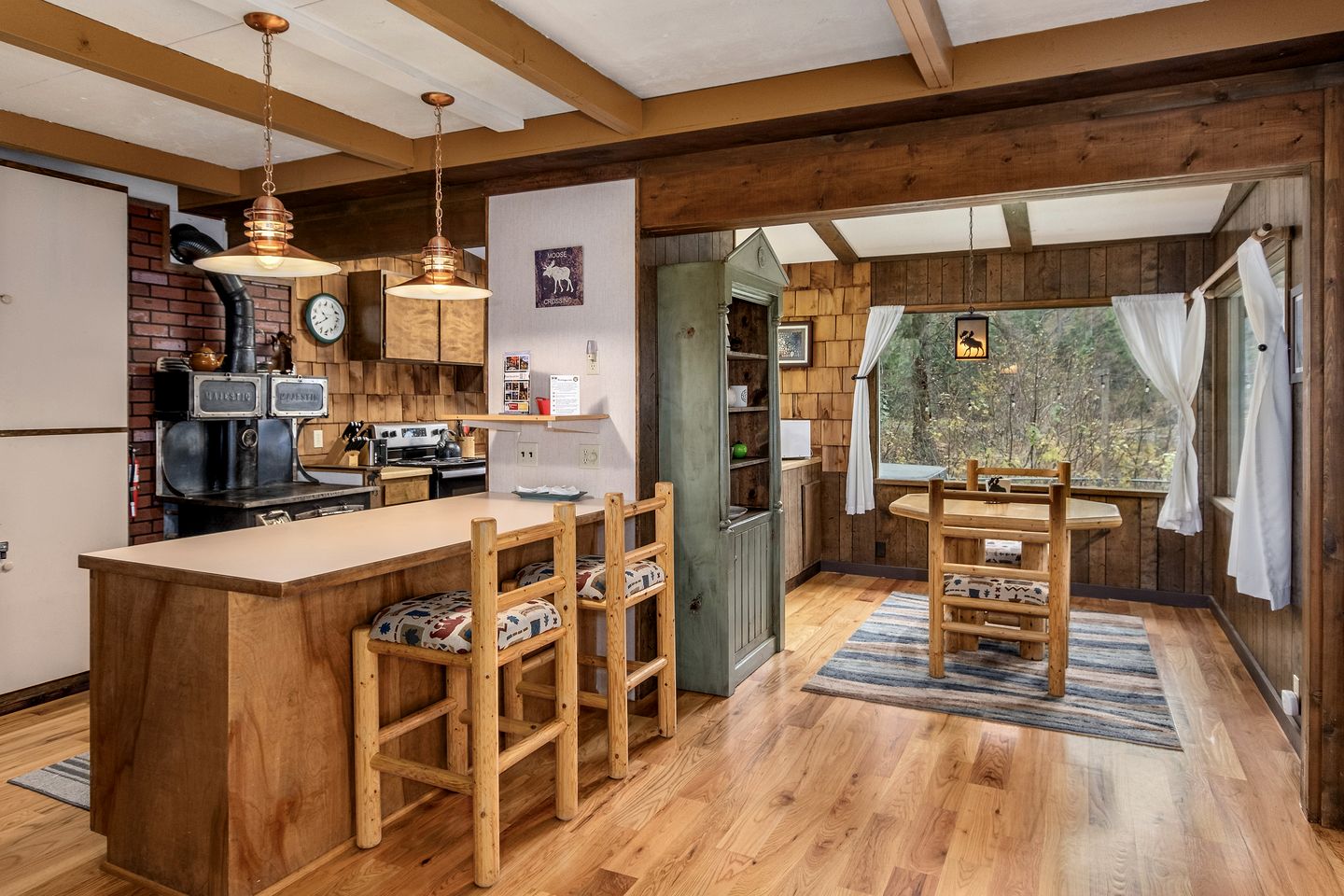Pet-Friendly Cabin Wonderful for a Romantic Getaway in Leavenworth, Washington