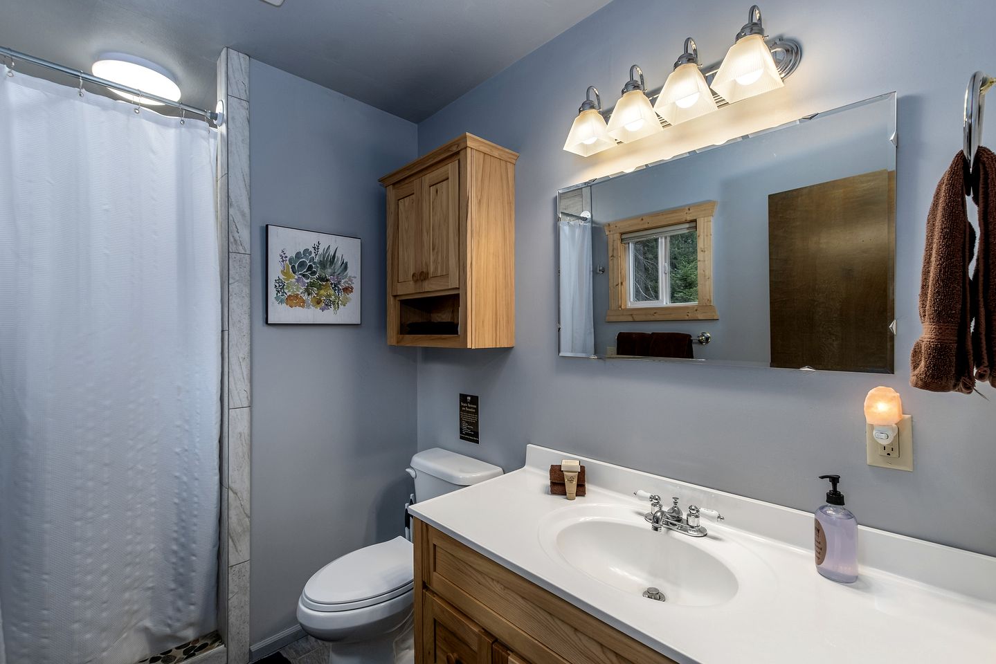 Pet-Friendly Cabin Wonderful for a Romantic Getaway in Leavenworth, Washington