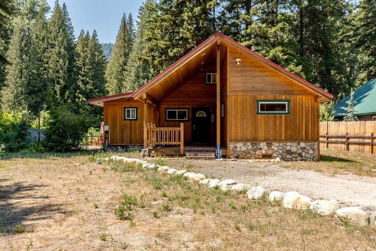 Pet-Friendly Cabin Wonderful for a Romantic Getaway in Leavenworth, Washington