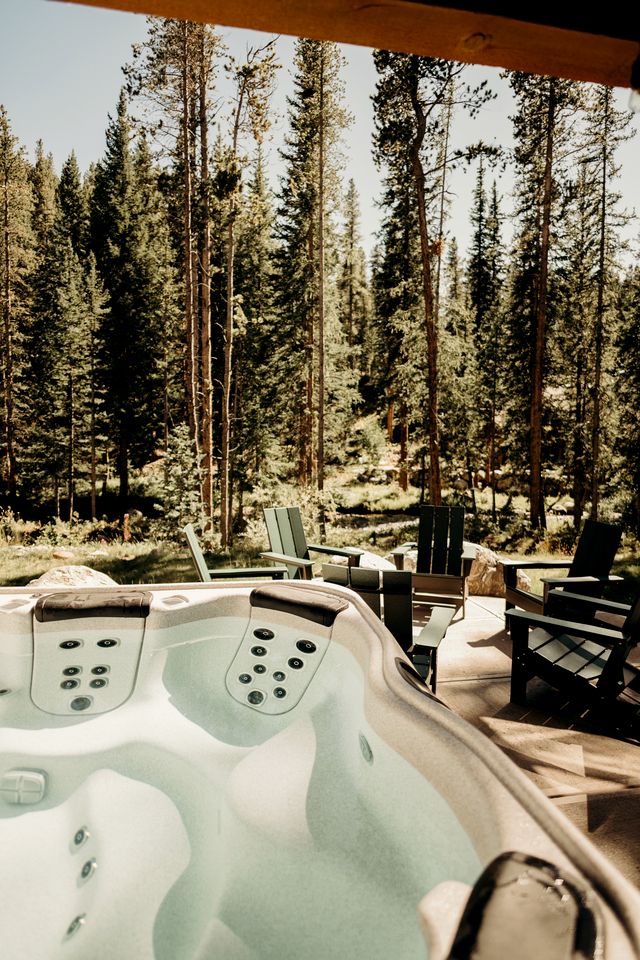 Spectacular Luxury Cabin with Jacuzzi and Breathtaking Design Spaces in Colorado