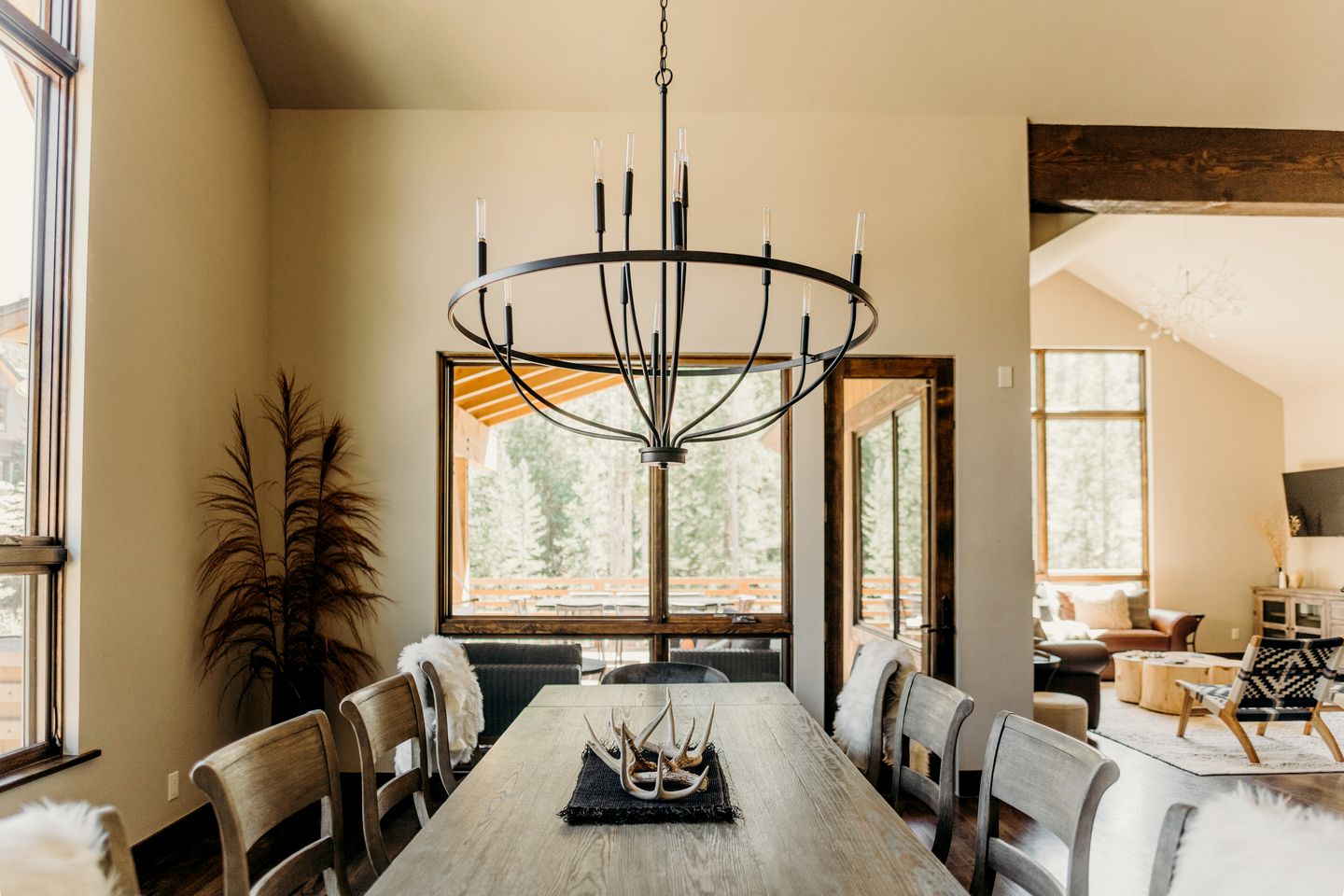 Spectacular Luxury Cabin with Jacuzzi and Breathtaking Design Spaces in Colorado