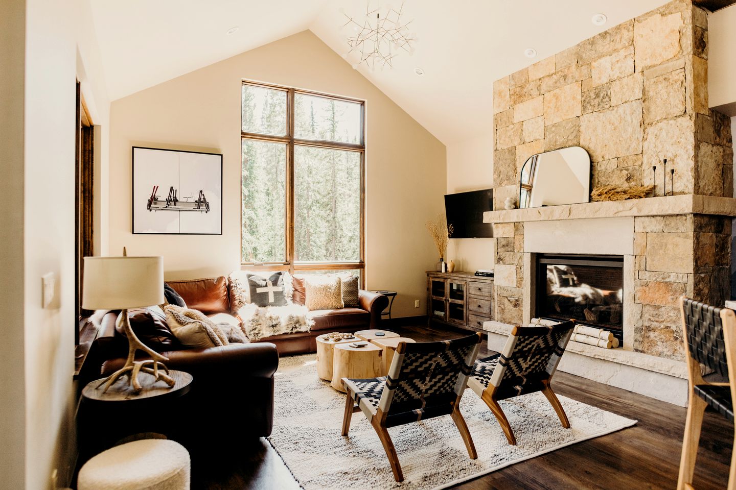 Spectacular Luxury Cabin with Jacuzzi and Breathtaking Design Spaces in Colorado