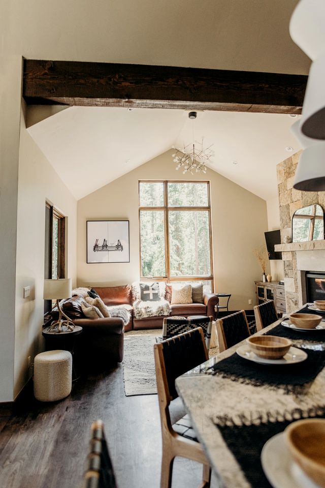 Spectacular Luxury Cabin with Jacuzzi and Breathtaking Design Spaces in Colorado