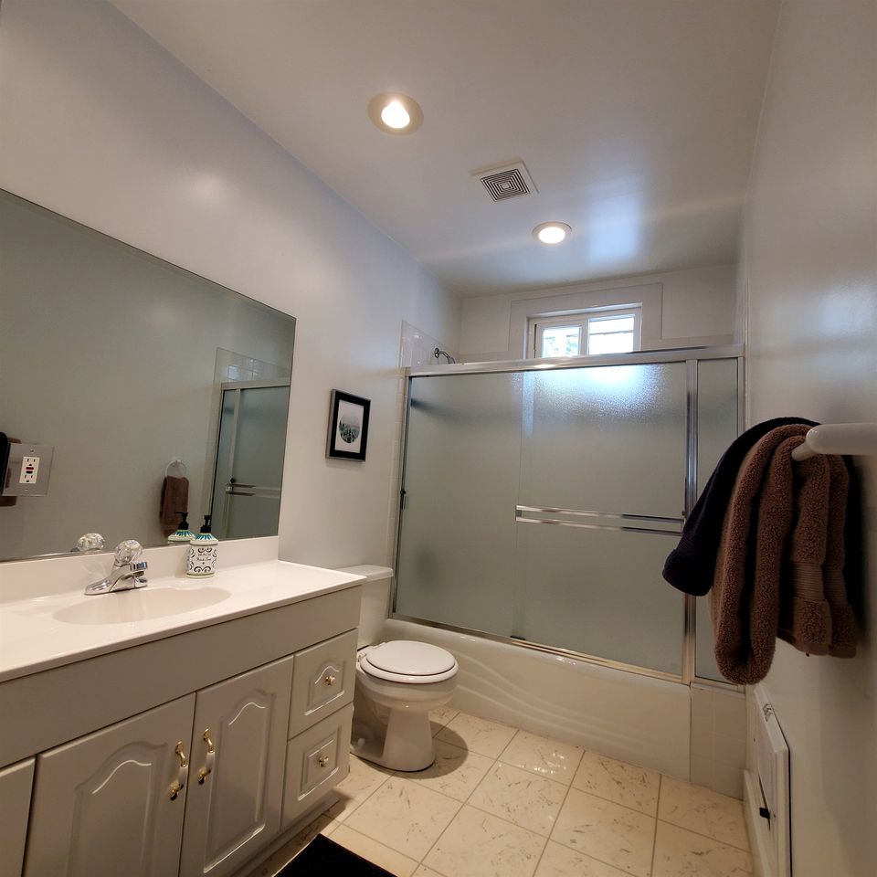 Laid-Back Cottage Getaway for Adventure and Quiet Evenings in Dunsmuir, California