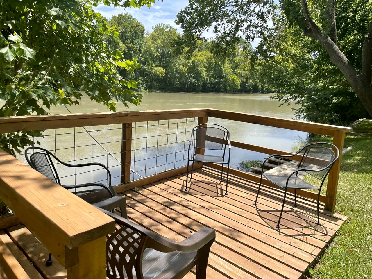 Pet-Friendly Cabin on the Banks of the Colorado River in Bastrop, TX