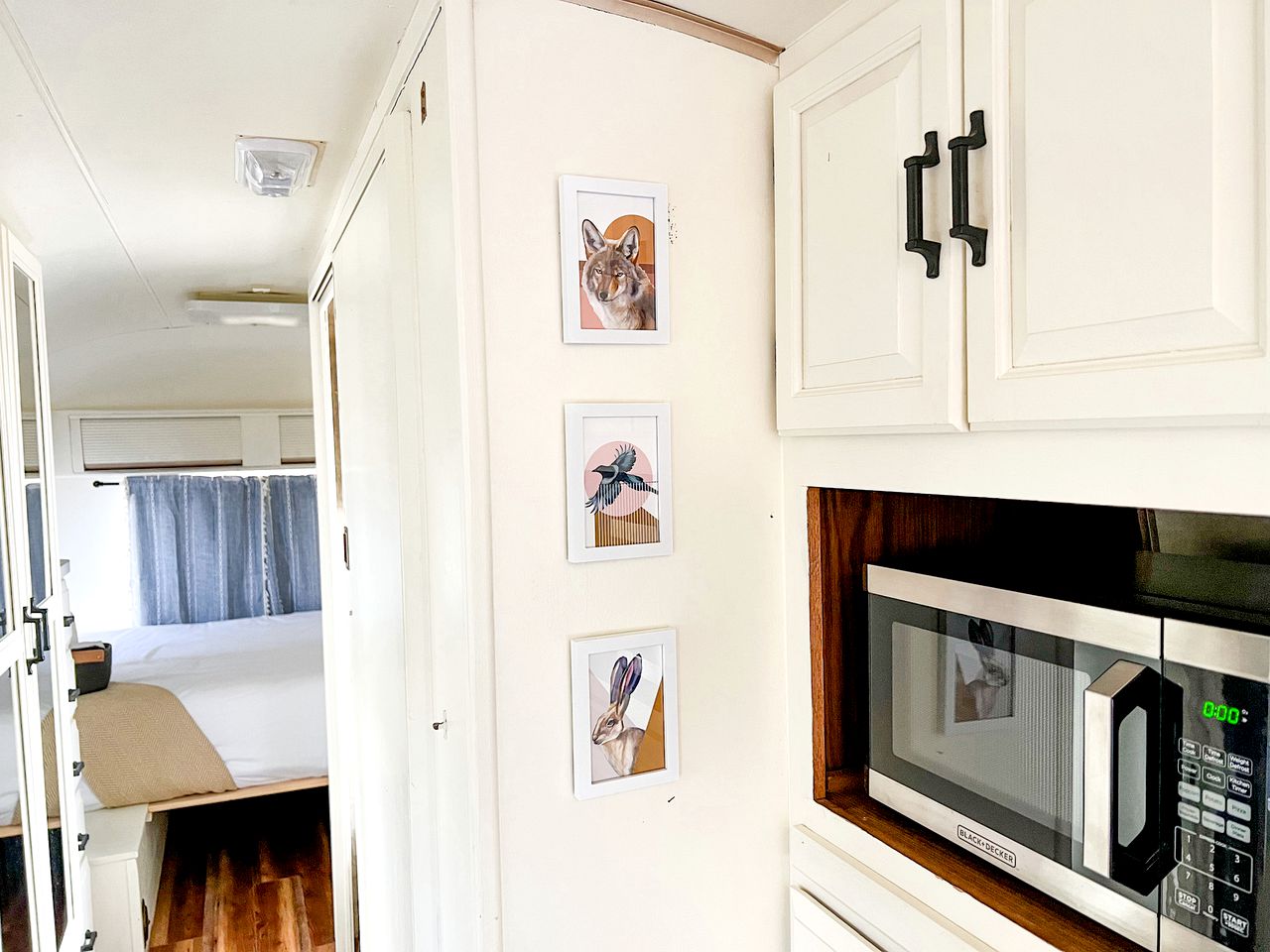 Riverside Airsteram Adventure in Colorado - Relaxation by the Water in Grand Junction