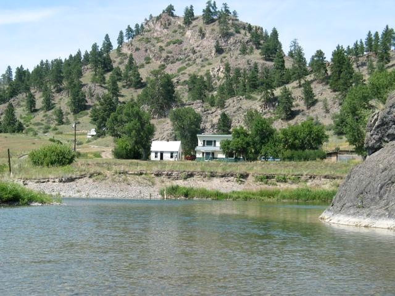 Riverside Cabin with Rare Claw-Foot Bathtub, Montana