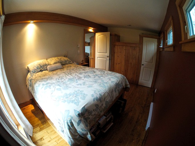 Cabins (Bridgewater, Nova Scotia, Canada)