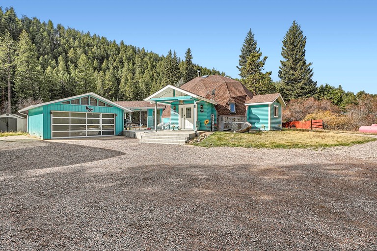 Riverside Mountain Dome with Luxurious Amenities in Bailey, Colorado