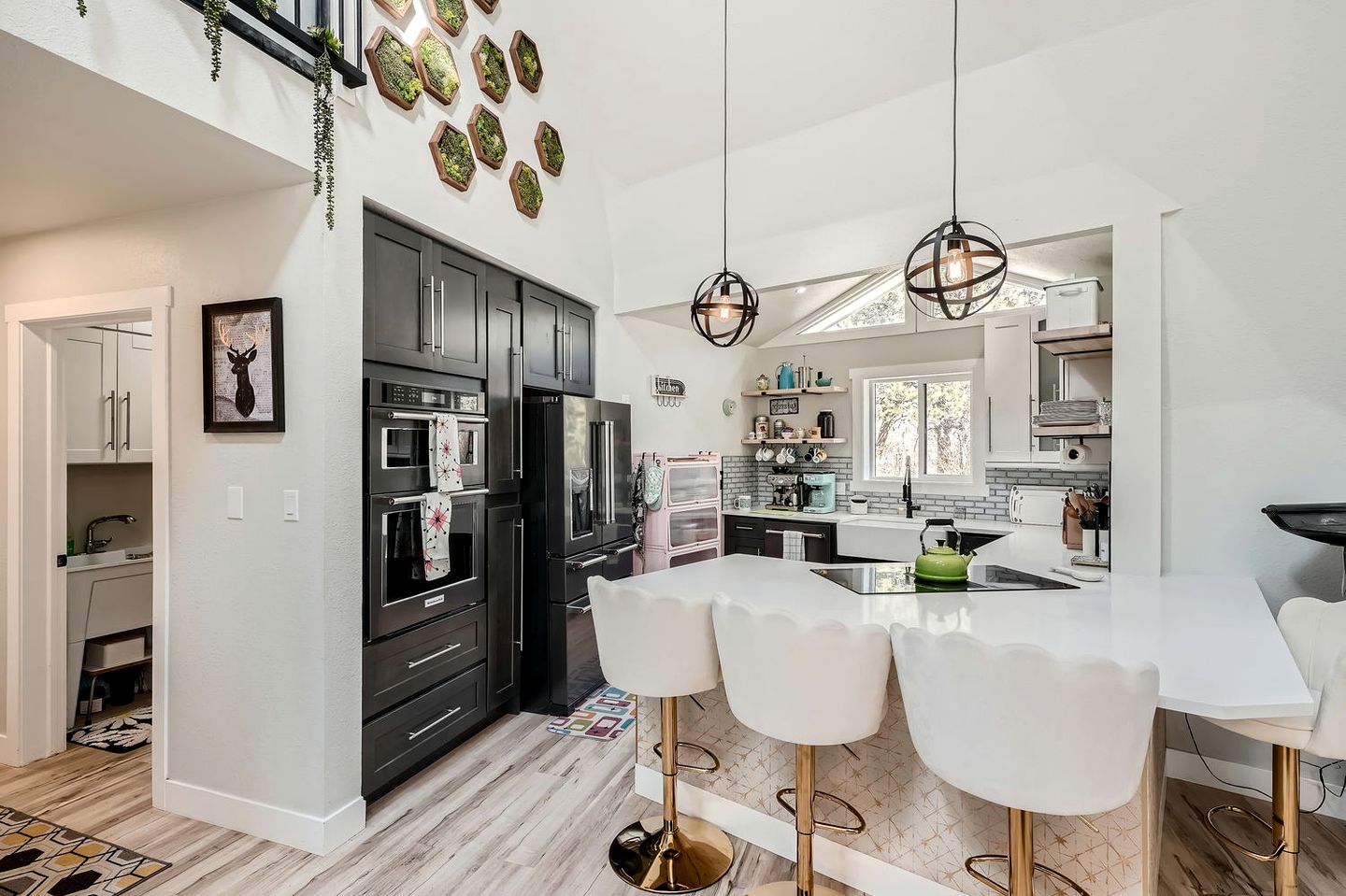 Riverside Mountain Dome with Luxurious Amenities in Bailey, Colorado