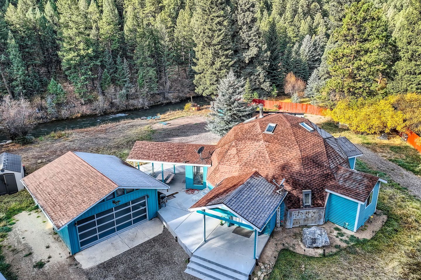 Riverside Mountain Dome with Luxurious Amenities in Bailey, Colorado